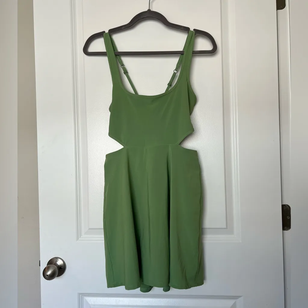 Abercrombie Light Green Athletic Travel Dress Small - Image 2