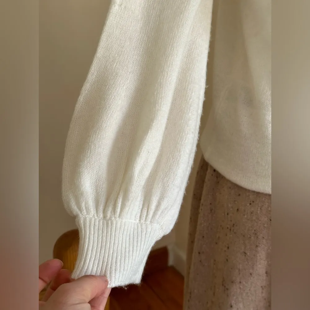 Ann Taylor Cream Sheer Knit Sweaters V Neck With Puff Poofy Balloon Sleeves Sz M - Image 6