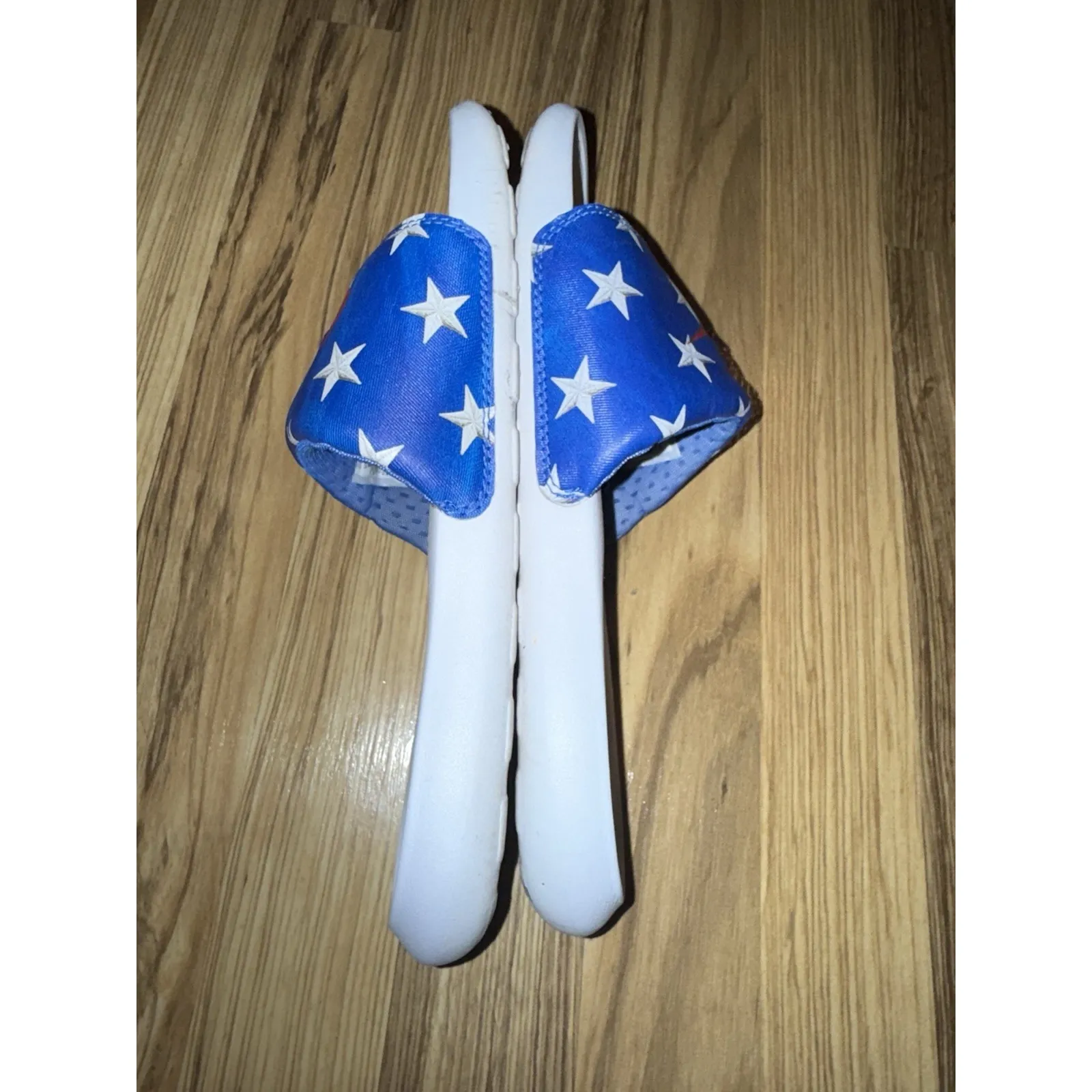 NIKE VICTORI ONE‎ WOMENS SLIDES RED WHITE BLUE STARS SIZE 9 - Image 5