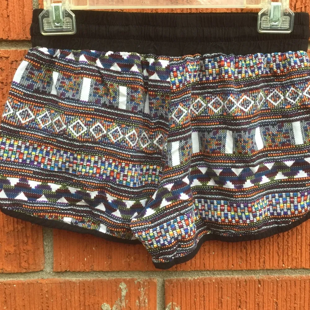 💜CLEARANCE💜Colorful shorts.Small rip crotch seam - Image 4