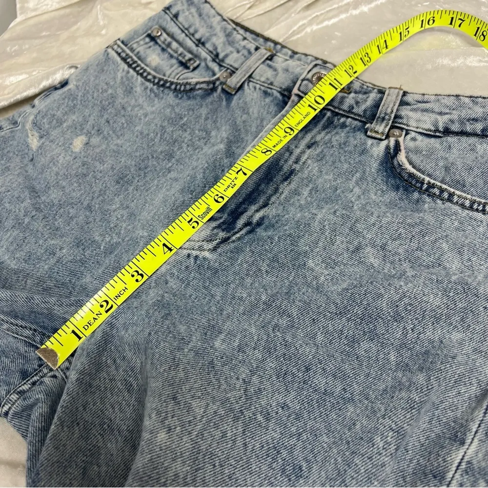 H&M denim jean shorts size 4 loose straight high waist distressed frayed hem - Image 9