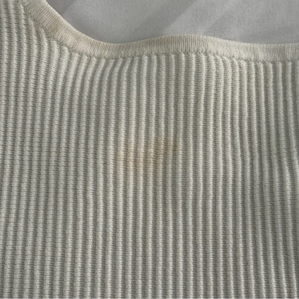 Aritzia Babaton Sculpt Knit White Crop Top - Image 4