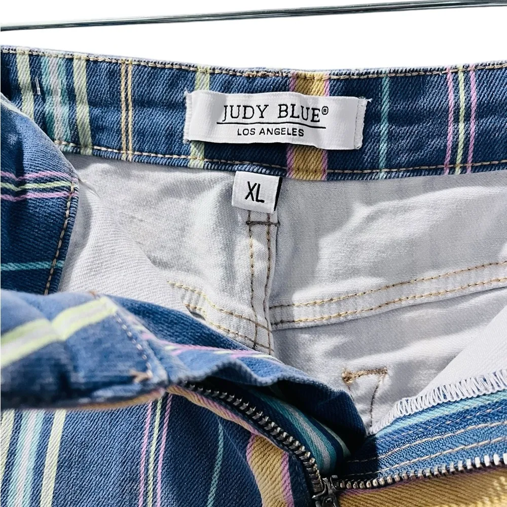 Judy Blue Striped High Rise Blue Denim Jean Shorts Size XL Fray Hem Casual - Image 3