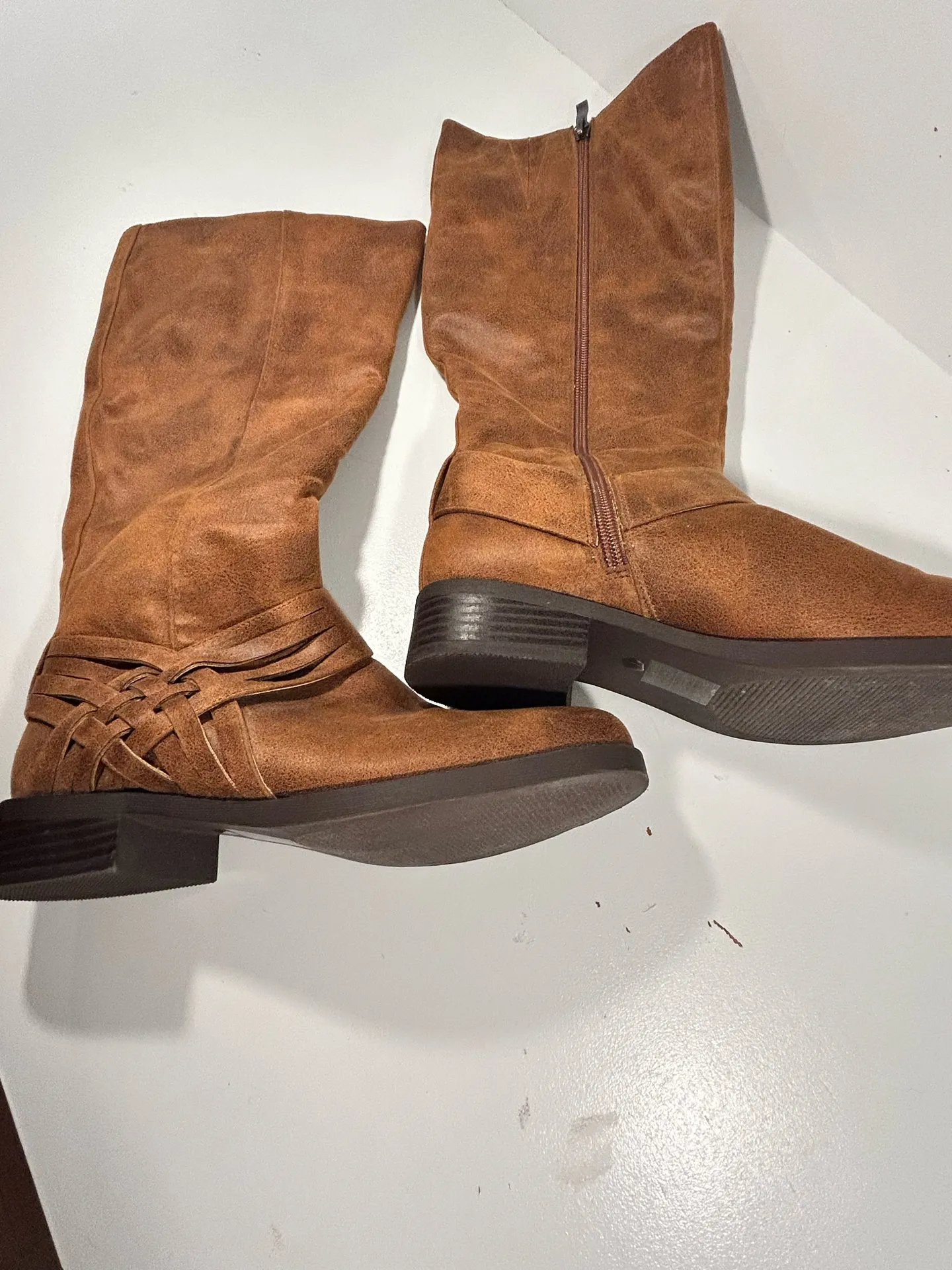 Women’s Brown Knee High Riding Boots Size 7 Side Zip Braided Strap Low Heel - Image 9