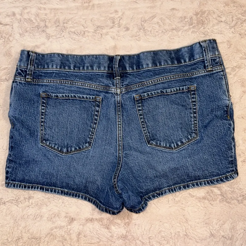 Isabel Maternity shorts in size 12 - Image 2