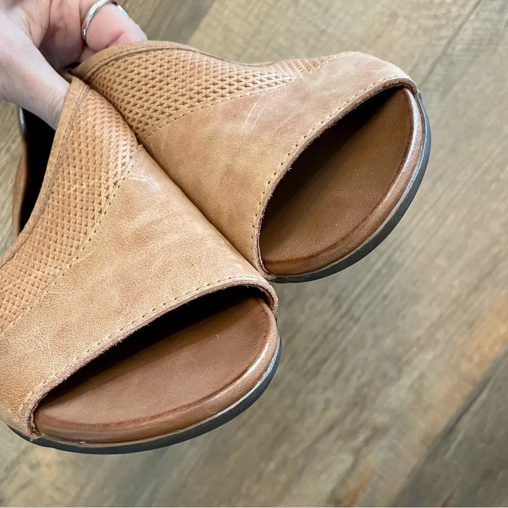 Bueno Tahiti Half d’Orsay Leather Sandals - Image 7