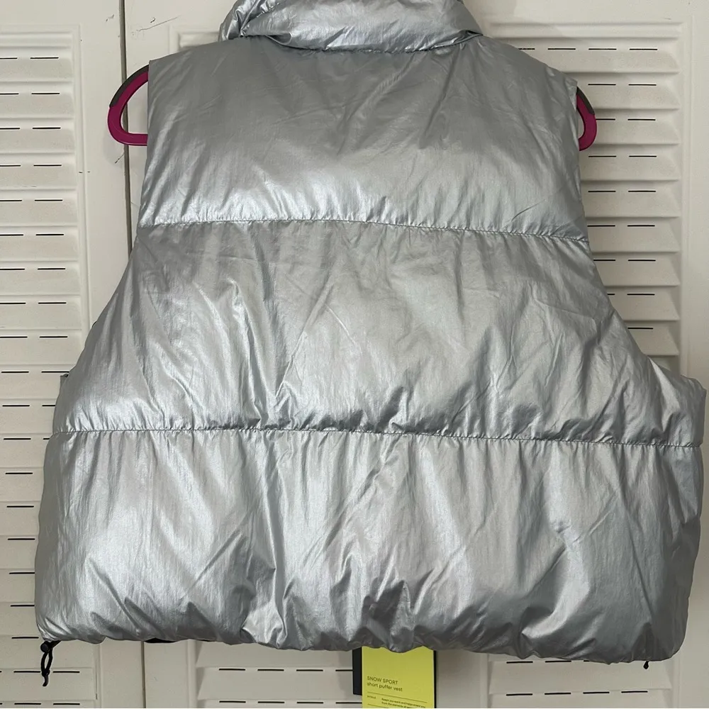 All in Motion Women's XL Black & Silver Reversible Snow Sport Short Puffer Vest - Image 4