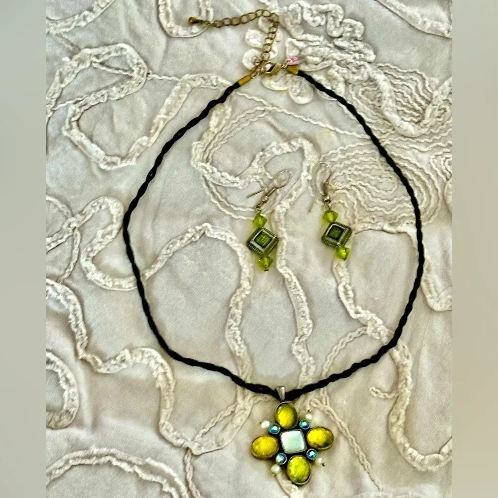 Green and Blues-  glass Lia Sophia necklace
 and green glass earrings - Image 9