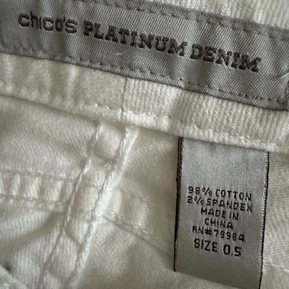 Chicos Platinum Denim Ultimate Fit Jeans Womens 0.5 White Straight Leg Stretch - Image 7