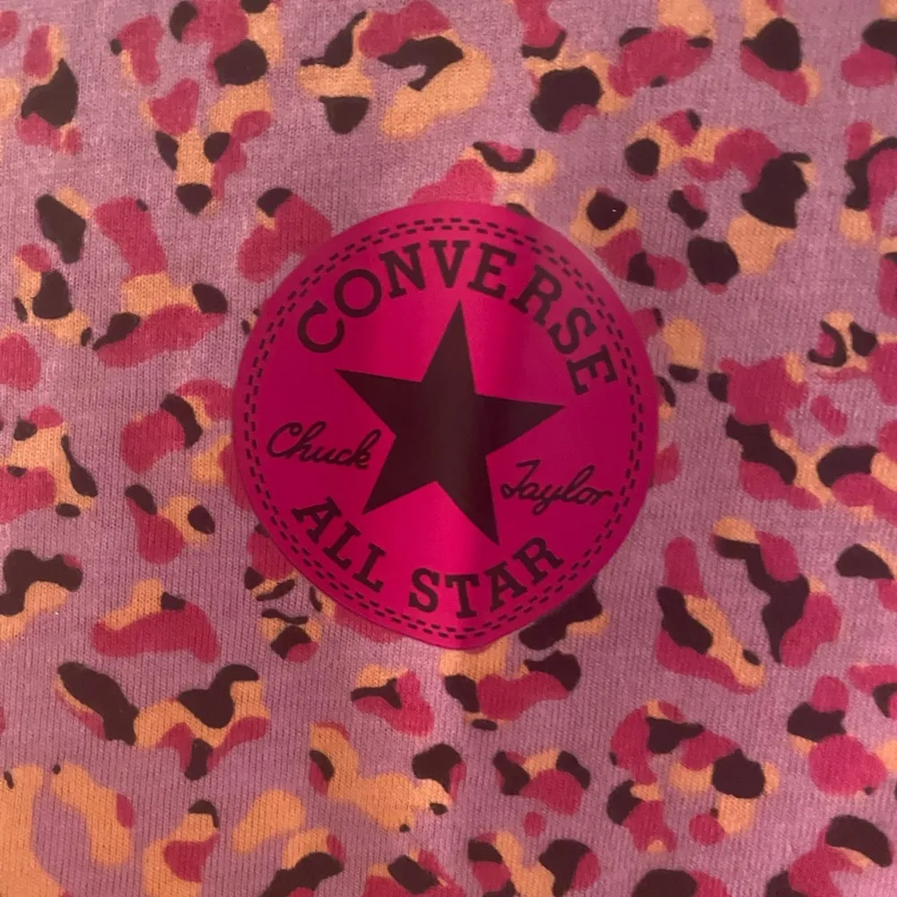 Converse women's basic print short sleeve spotted boxy print pullover crew neck - Image 3