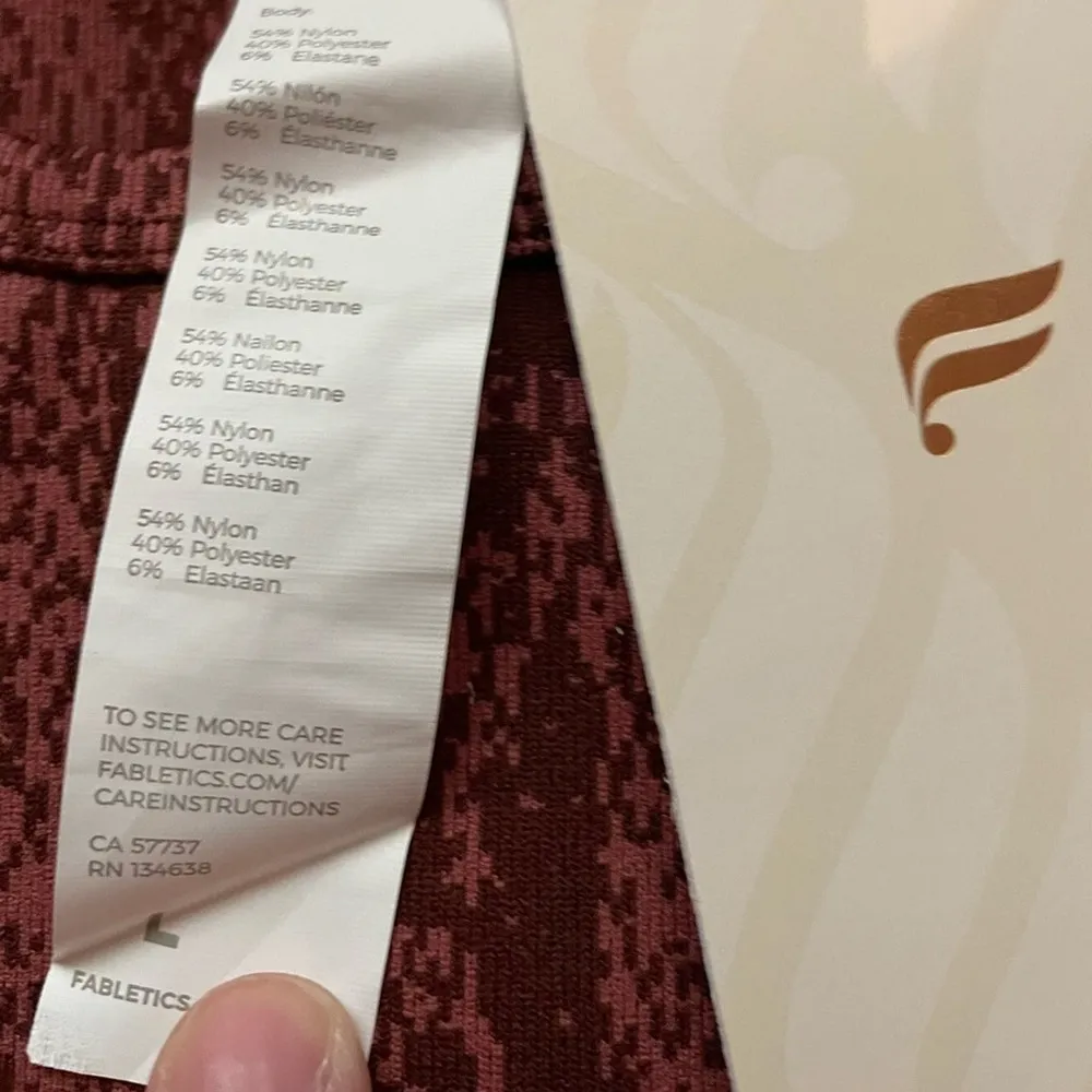 Fabletics Kamila Seamless Long Sleeve Snake Print Cherry Crop Top L NEW w/Tag - Image 7