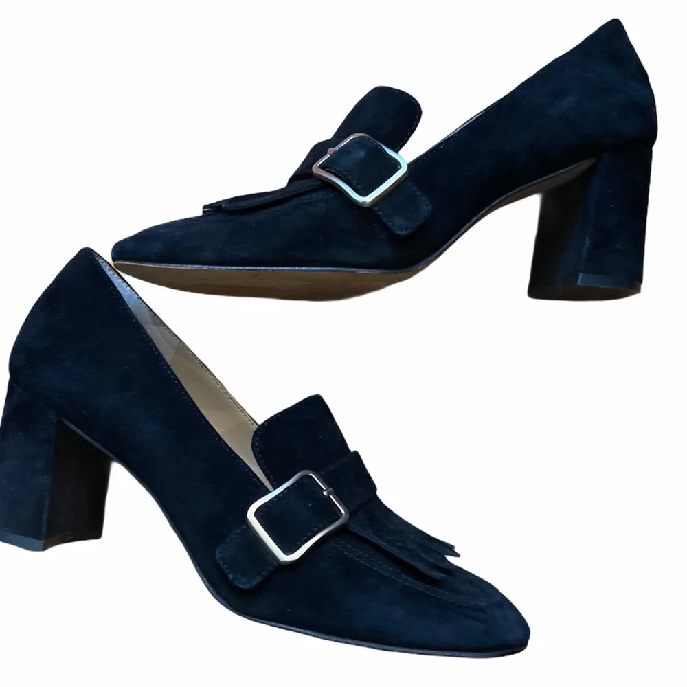 EUC Vince Camuto black suede heeled 6.5 loafers. - Image 3