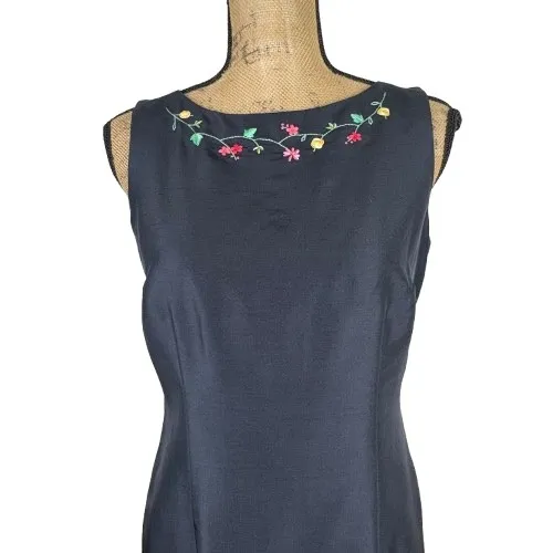 Talbots Black 100% Silk Sheath Dress Sleeveless Floral Applique Size‎ 6 Petite - Image 2
