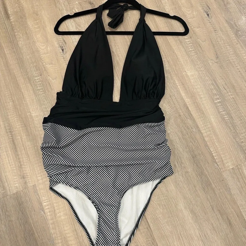 Make A Splash L Black & White Halter Swimsuit Size L - Image 3