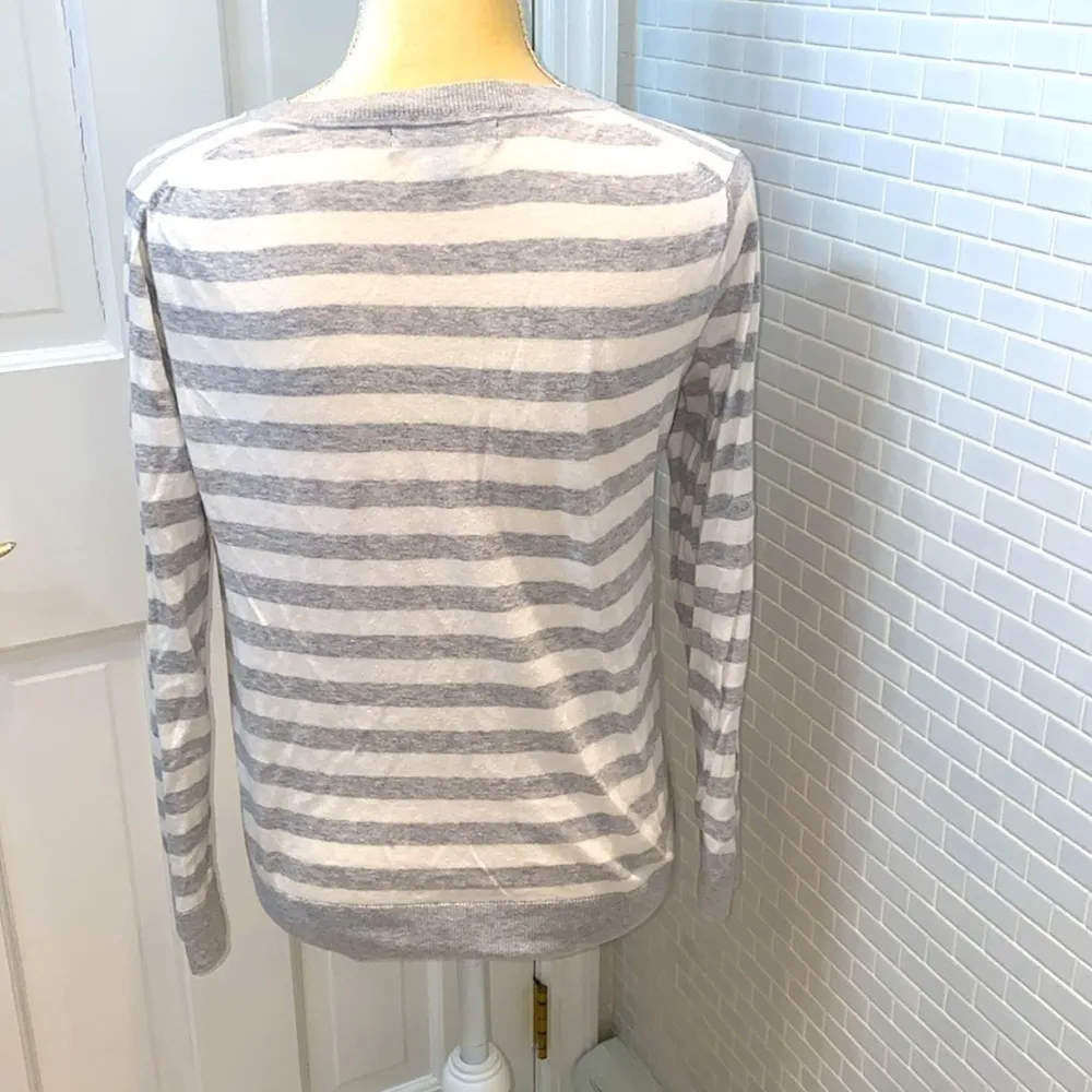 Banana Republic cottton blend stripped crew neck sweater Grey/White. Size MP. - Image 2