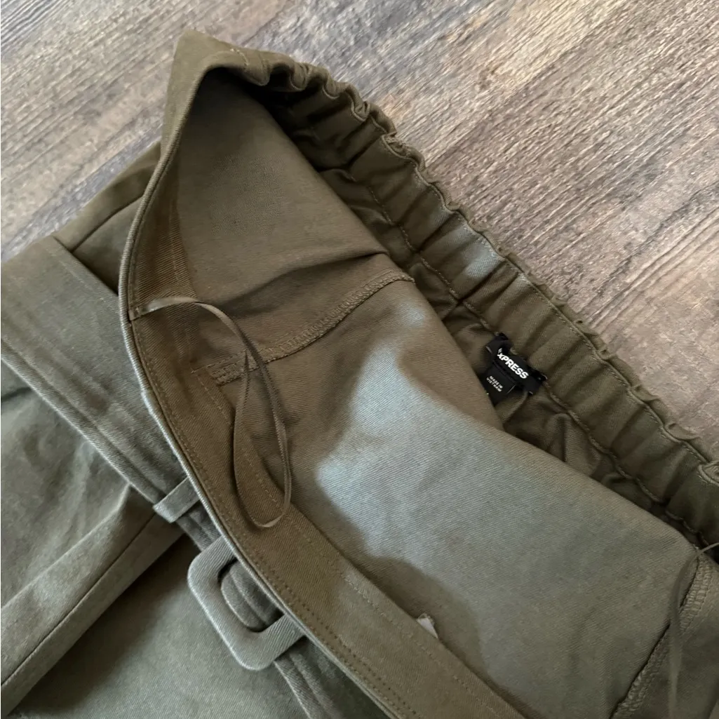 Express Strapless Pleated Buckle Top - Image 3