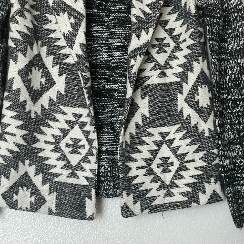 Skies Are Blue Aztec Southwest Print Open Front Cardigan Size Medium - Image 5