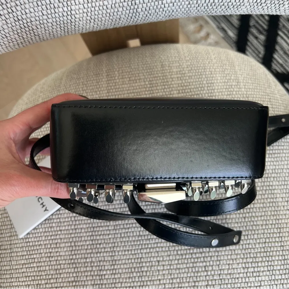 Givenchy Small 4G Studded Leather Shoulder Bag Purse in Black, New with Tags - Image 5