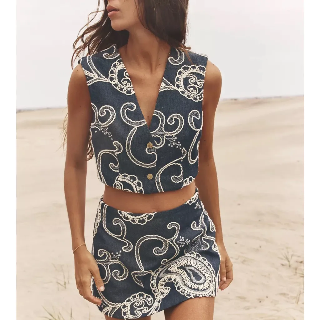 Zara Navy and White Paisley Crop Top - Image 5