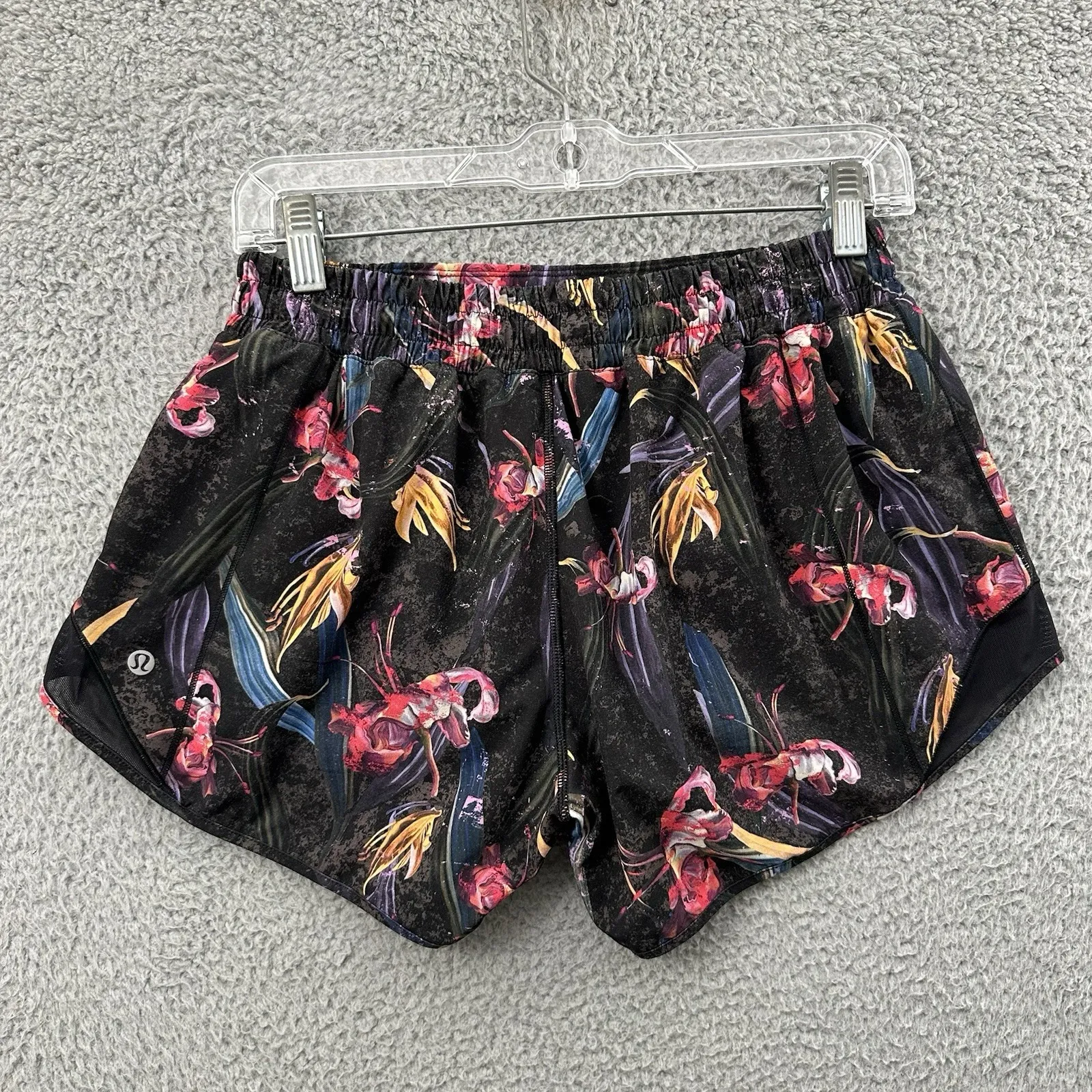 Lululemon Hotty Hot Low Rise Lined Shorts‎ 4" Veiled Floral Black Athletic W 8 - Image 2