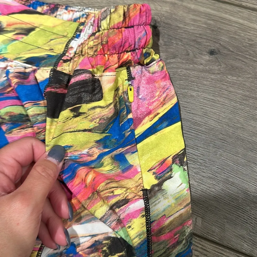 Lululemon Hotty Hot Low-Rise Lined Short 4” - Image 4