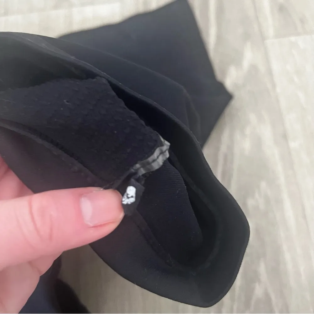 Womens best athletic black biker shorts size small - Image 4