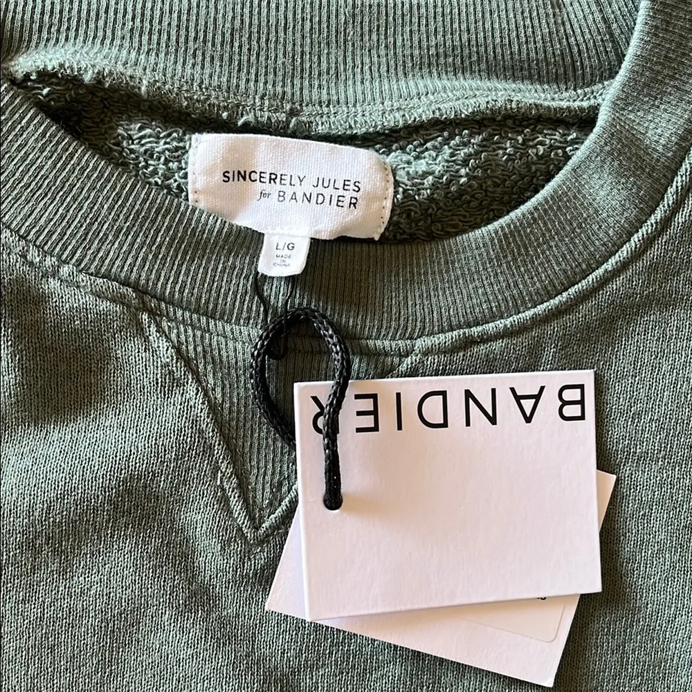 Bandier Damen Sincerely Jules X Dahlie Sweatshirt Fatigue Green - Image 3