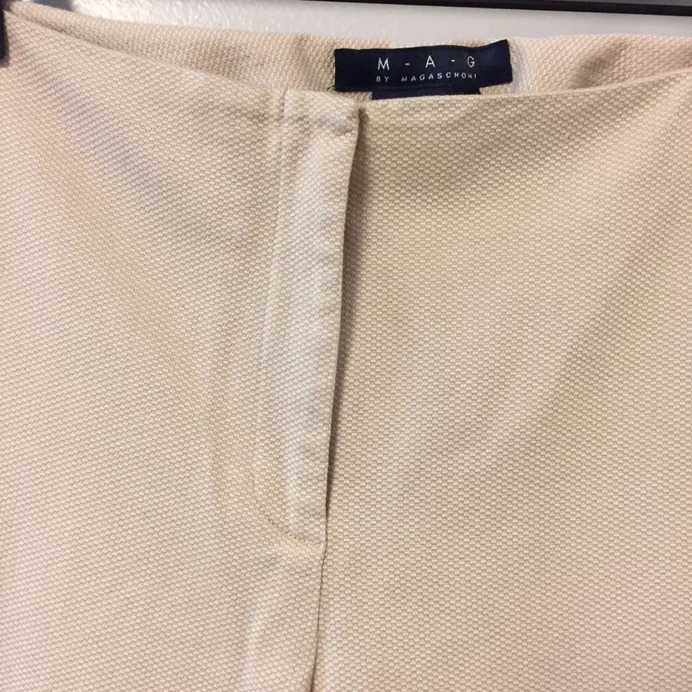 MAG by Magaschoni Cream Colored Pants Size 6 - Image 3