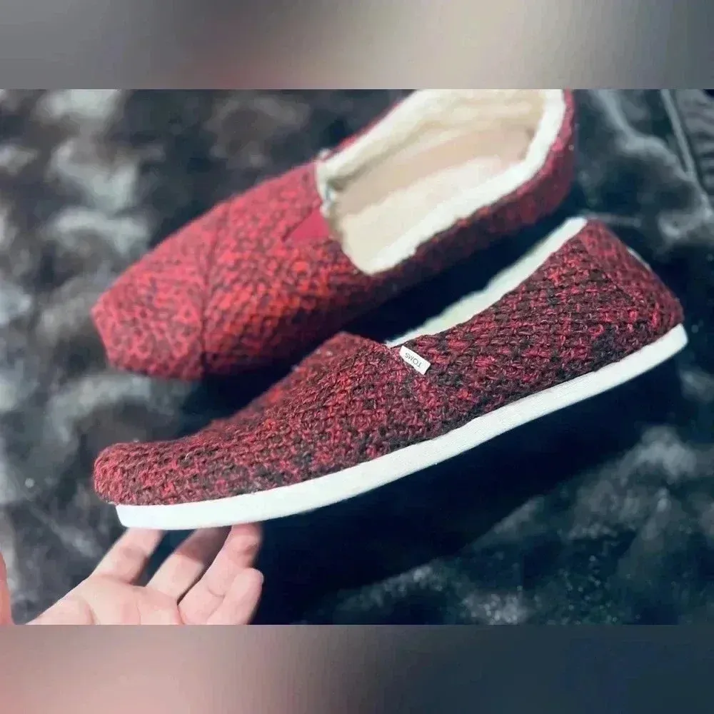 Toms Shoes Women’s size 12  Alpargata Sweater Slip On Flats Red Comfort Casual - Image 2
