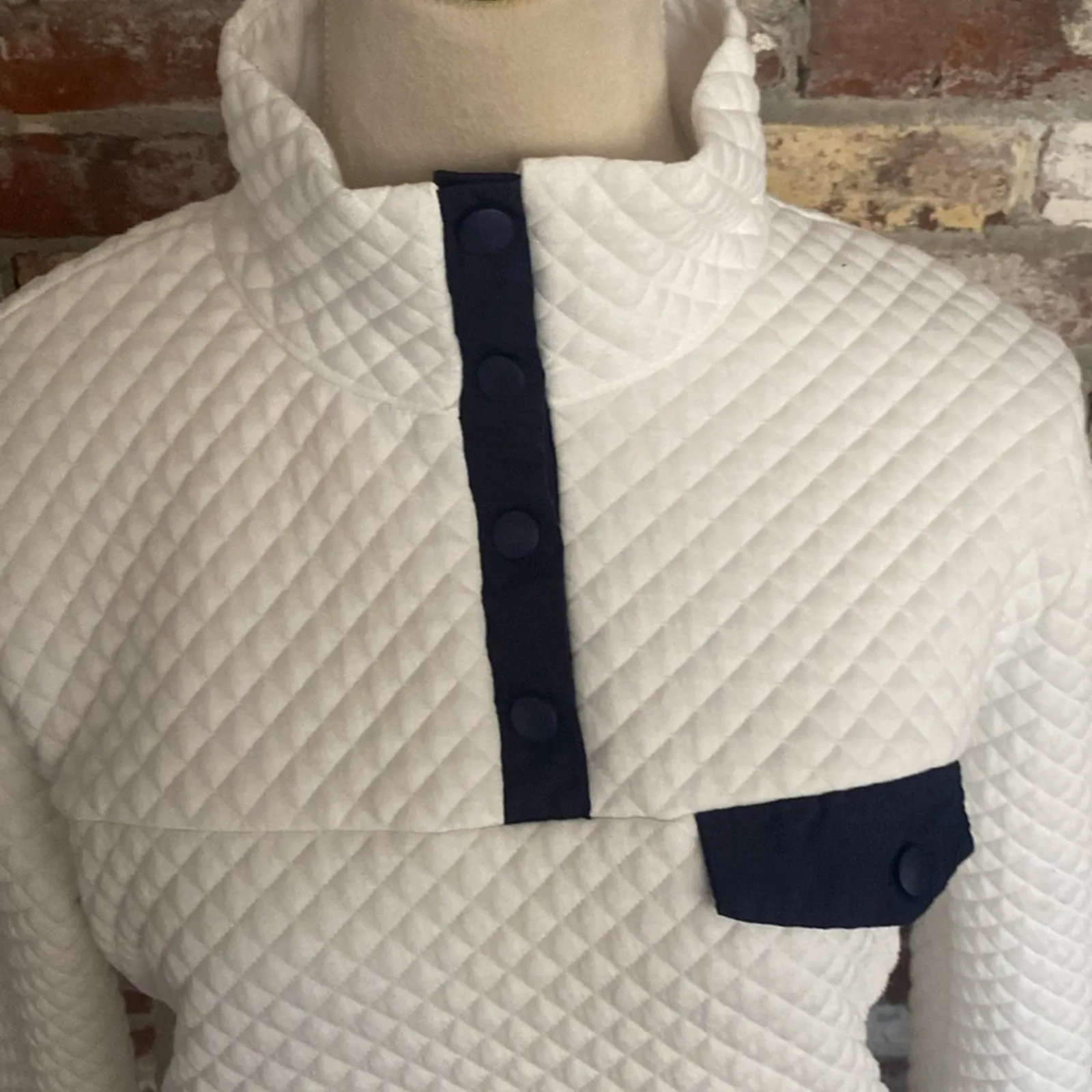 Chic Style White Quilted High Button Neck Long Sleeve Sweater Size S - Image 2