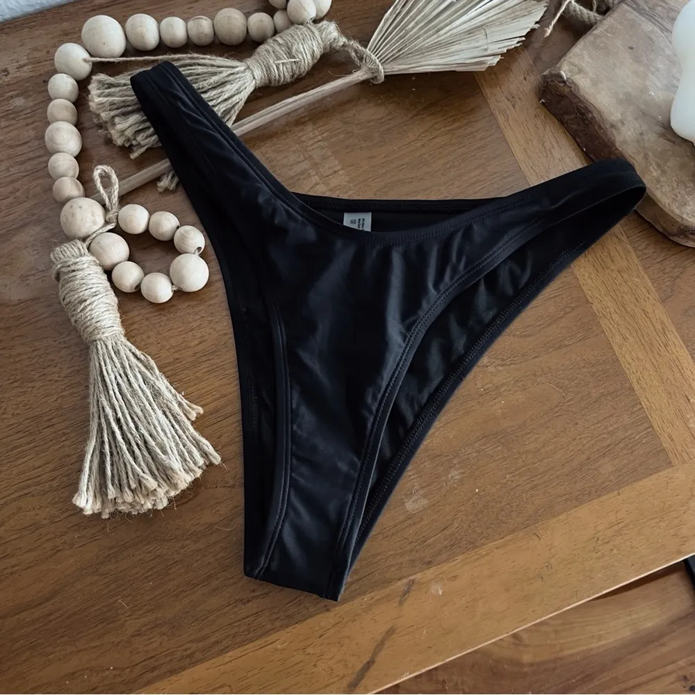 BLACK HIGH WAISTED SUPER CHEEKY BIKINI BOTTOMS #0343 Size M - Image 4