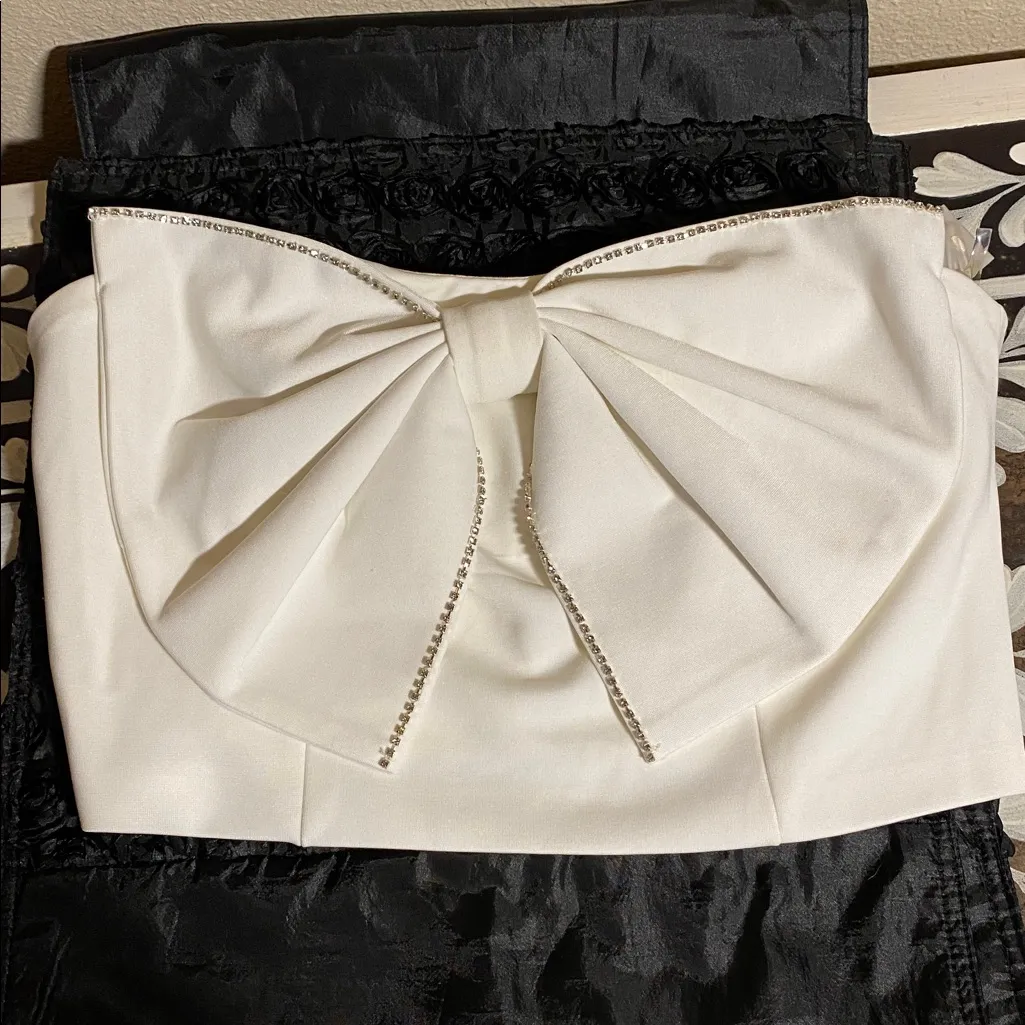 White cropped top with a bow - Image 5