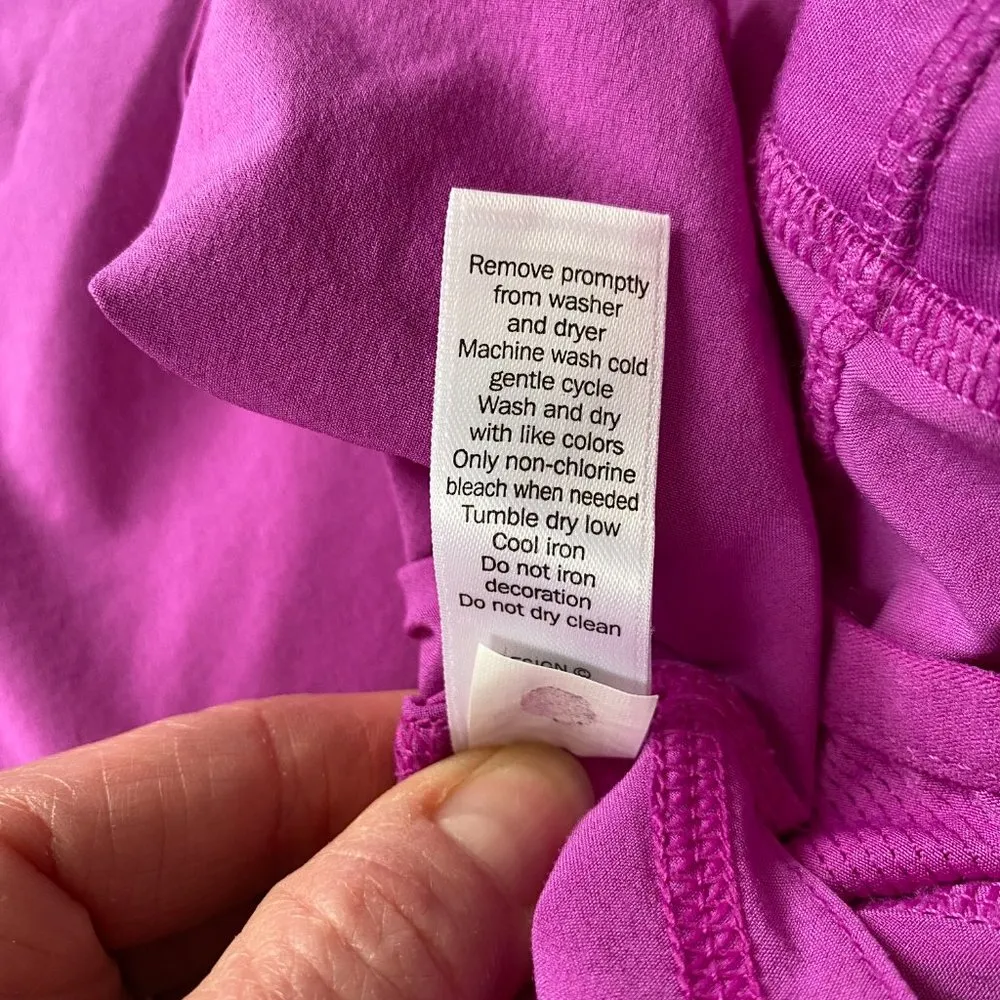 women's fuchsia athletic shorts size small panty lined and pockets - Image 12