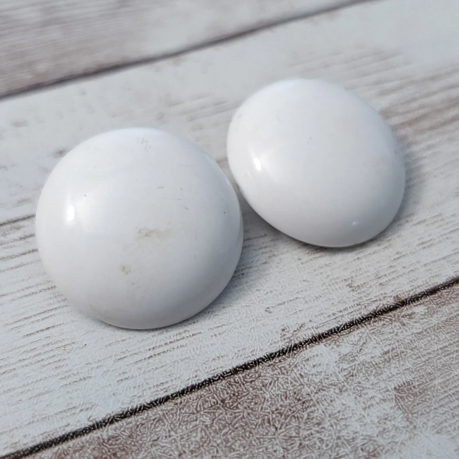 Vintage Clip On Earrings White Circle - Image 3