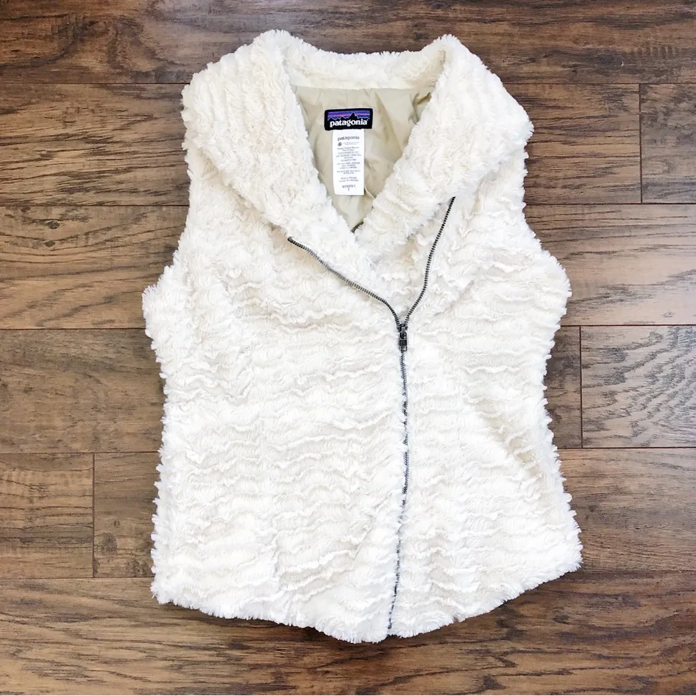 Patagonia • Pelage Fleece Vest cream faux fur zip front asymmetrical shawl - Image 3
