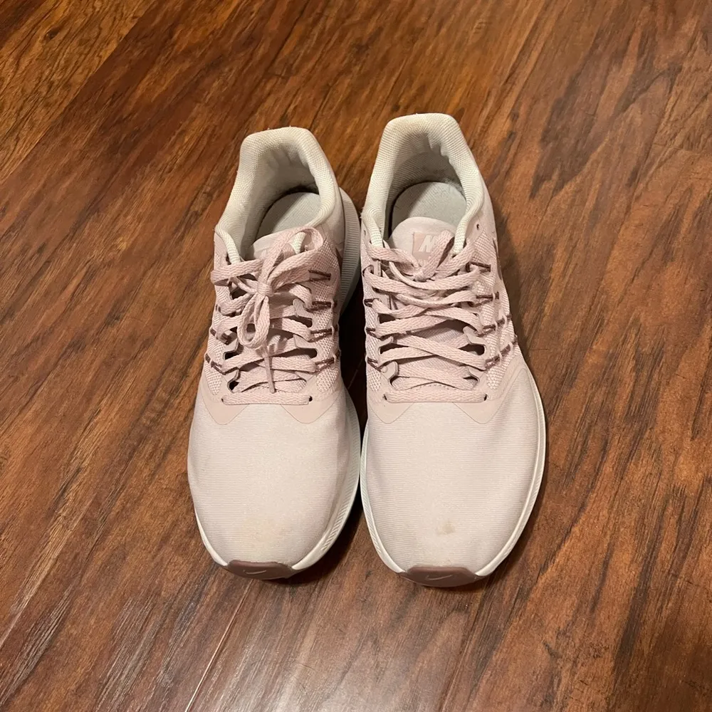 Nike women’s athletic sneakers - Image 4