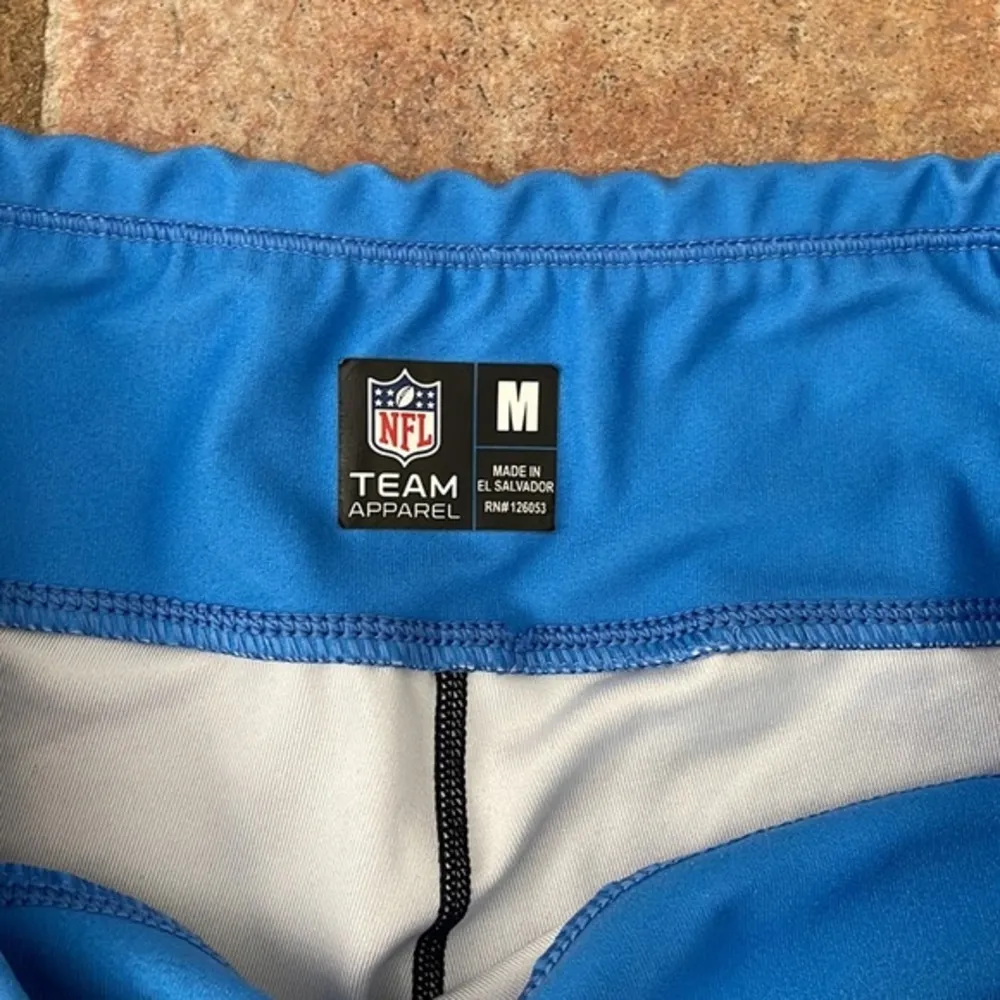 Forever Collectibles NFL Los
Angeles Chargers Gradient 2.0
Wordmark Legging - Image 5