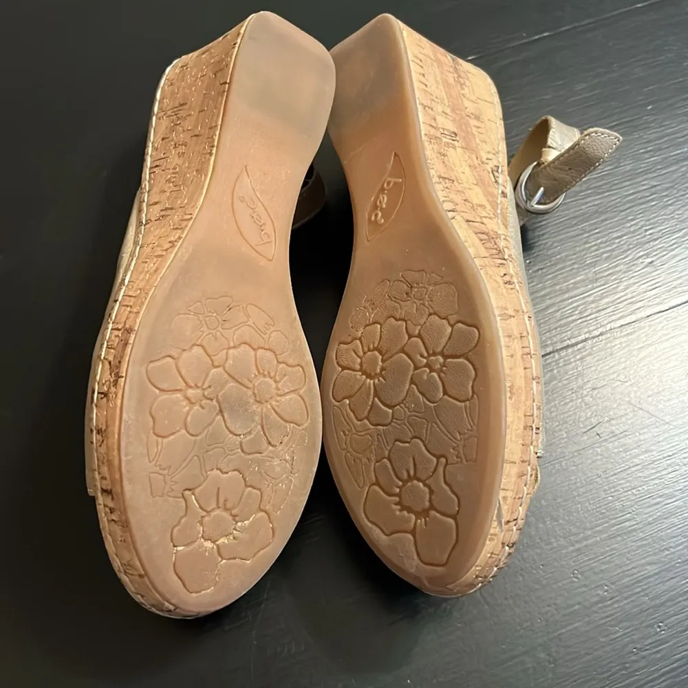 b.o.c. Women's Beige Wedge Sandals Size undefined - Image 9