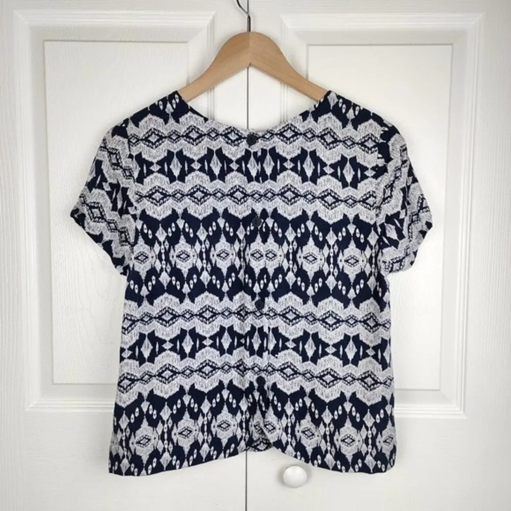 Lucy & Lauren Crop Top Blue White Ethnic Print Rayon Back Buttoned Blouse Size M - Image 4