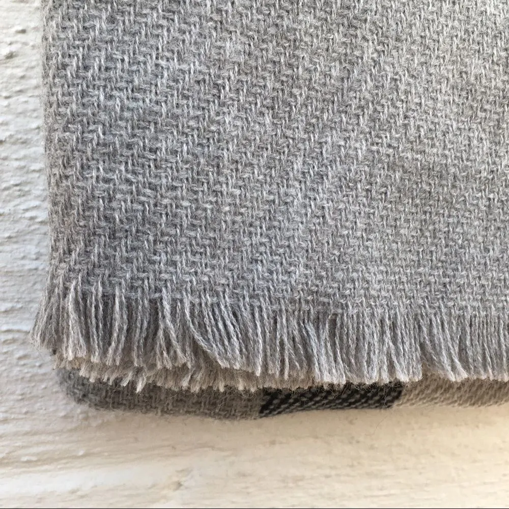 Chloe & Lex Plaid Blanket Scarf New - Image 10