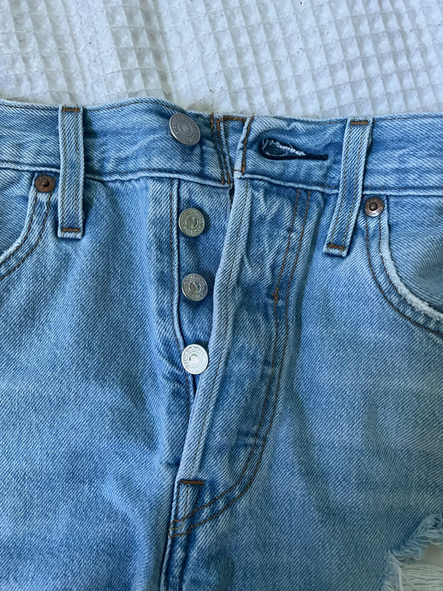 Levi’s  501 Shorts Size 27 - Image 4