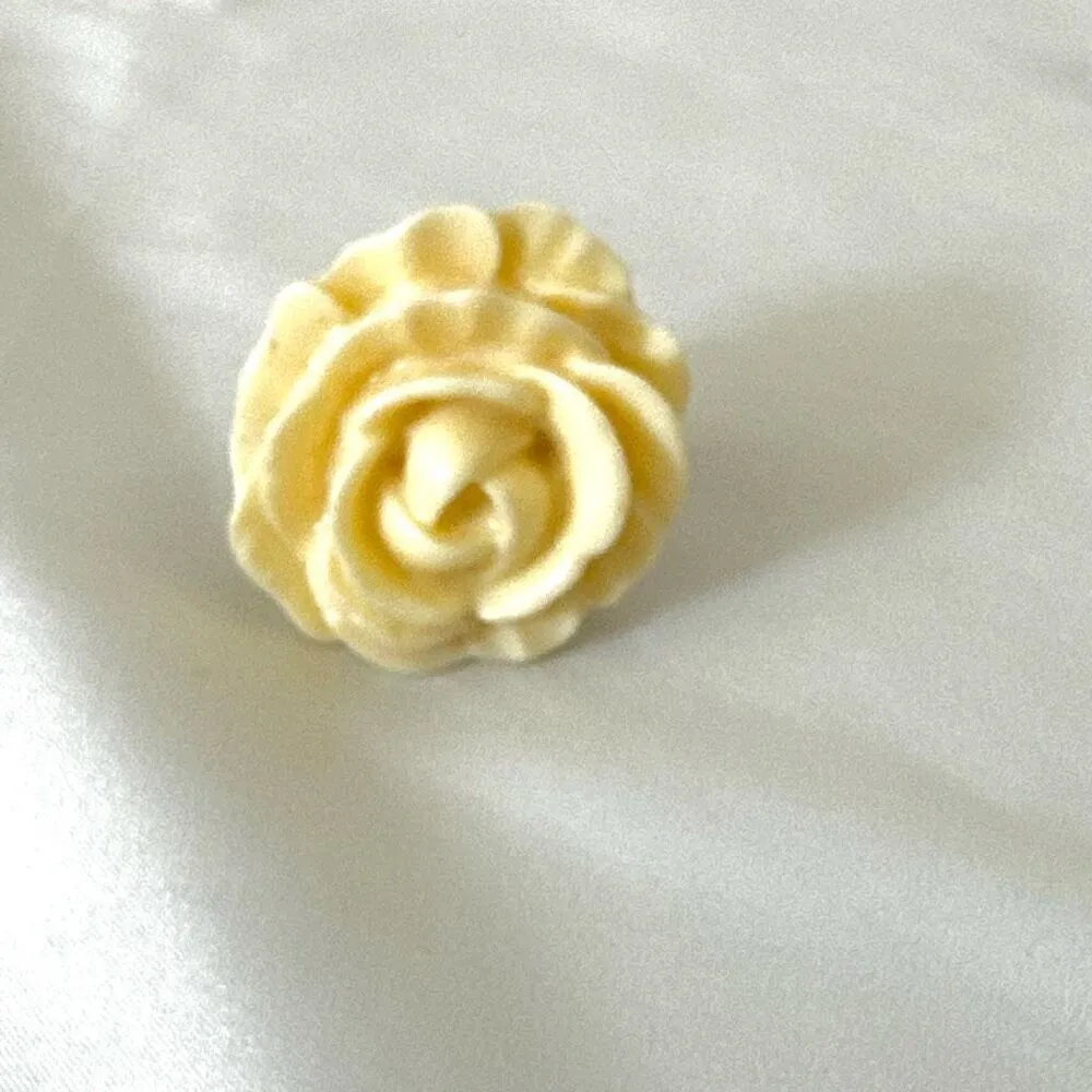 Yellow flower cocktail ring - Image 6