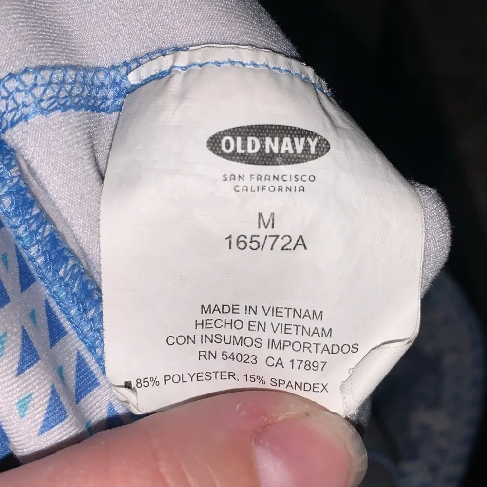 Old Navy  blue triangle print capri workout athletic leggings - Image 7