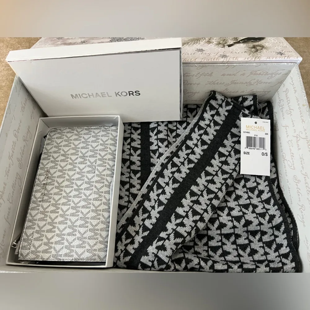 NWT Michael Kors Wallet and Scarf Set - Image 3