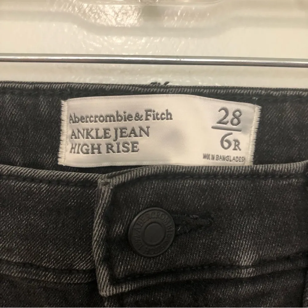 Abercrombie & Fitch Jeans High Rise Ankle Length Stars 28/6R - Image 4