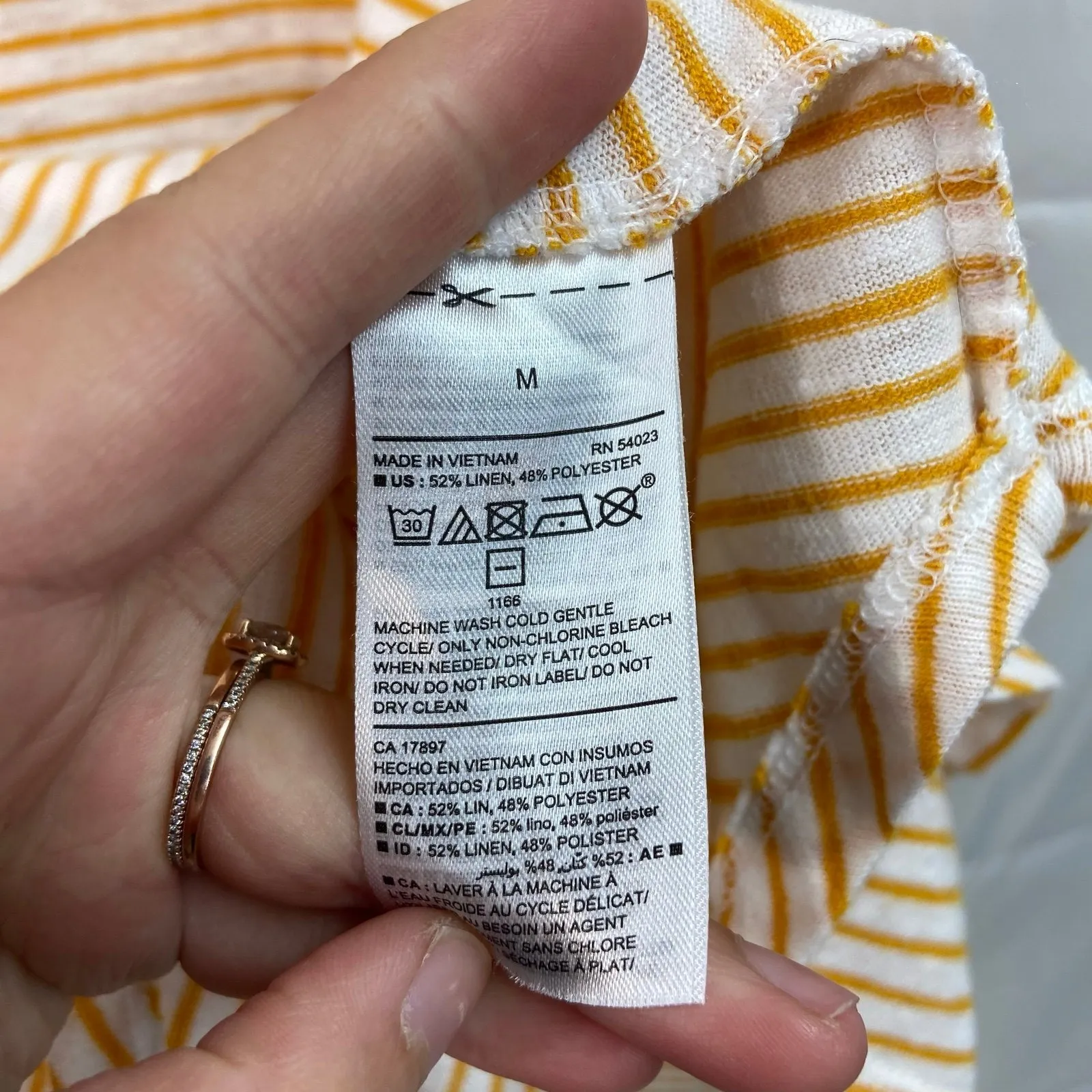 EUC Old Navy women's yellow white striped linen blend casual relaxed Tshirt M‎ - Image 4