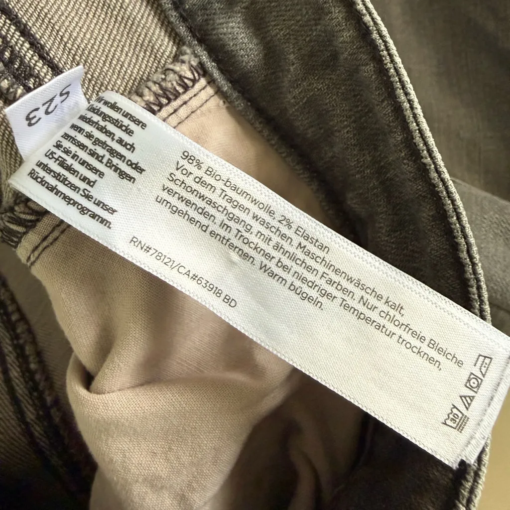 Eileen Fisher faded black/gray organic cotton tapered ankle high waist jeans 10 - Image 6