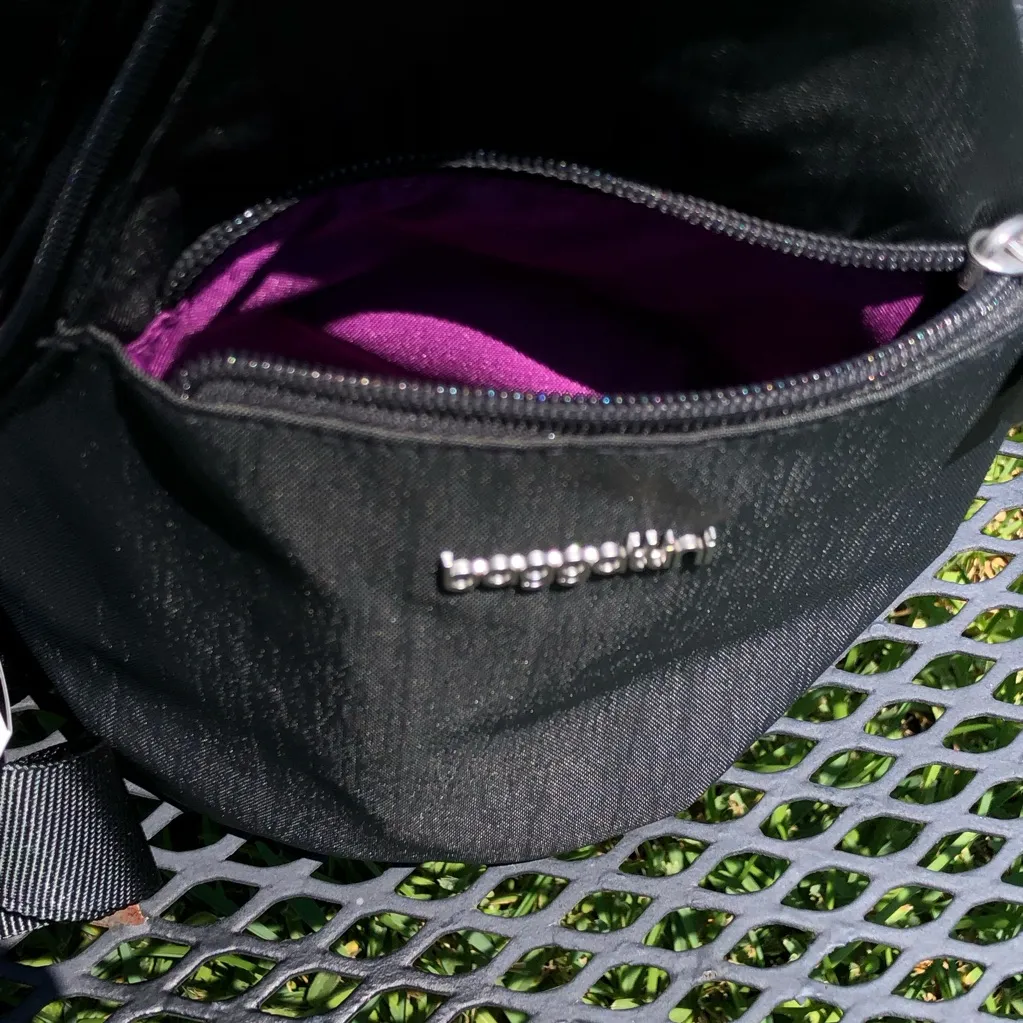 Baggallini NEW  Mini Sling Travel Bag!  Gray - Image 6