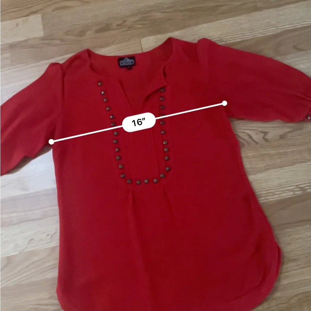 Angie Black V-Neck Chiffon Gold Studded Short Sleeve Blouse Red size medium - Image 8