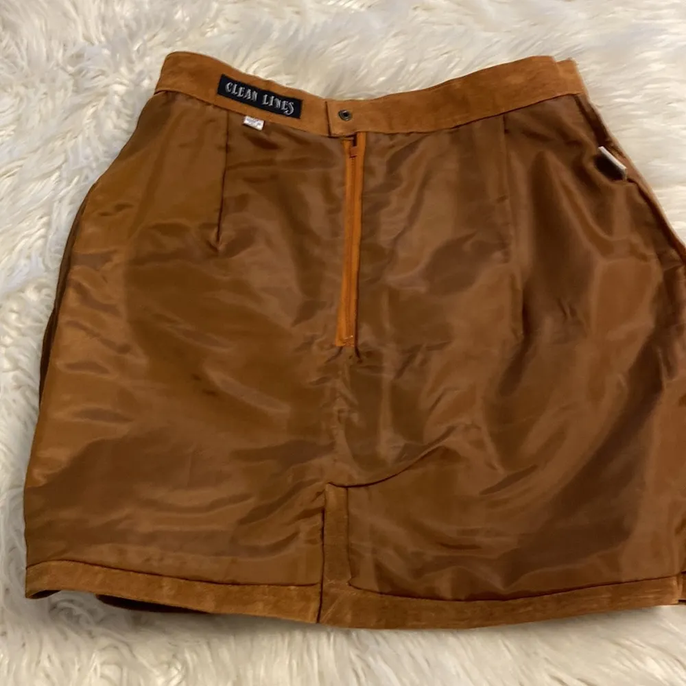 CLEAN LINES LEATHER MINI SKIRT LENGTH 16” WAIST 28/29” COLOR TAN ZIPPER BACK Size undefined - Image 6